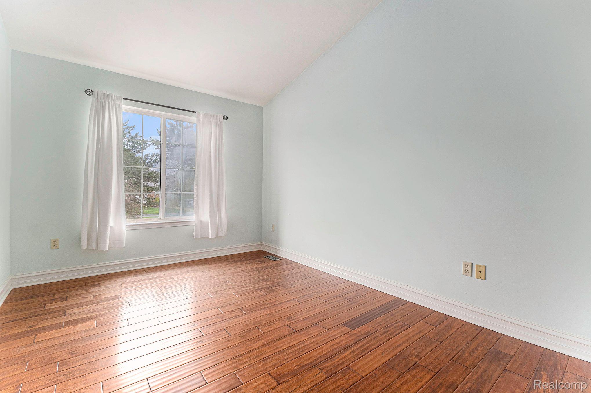 4670 Covington Court Rochester, MI 48306 - Photo 20 of 39 Gallery Image 20