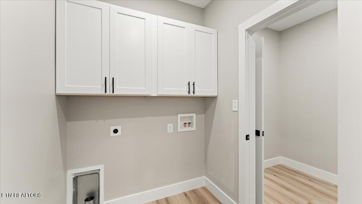 5817 Caldwell Road Loudon, TN 37774 - Photo 23 of 43 a view of cabinets and wooden floor