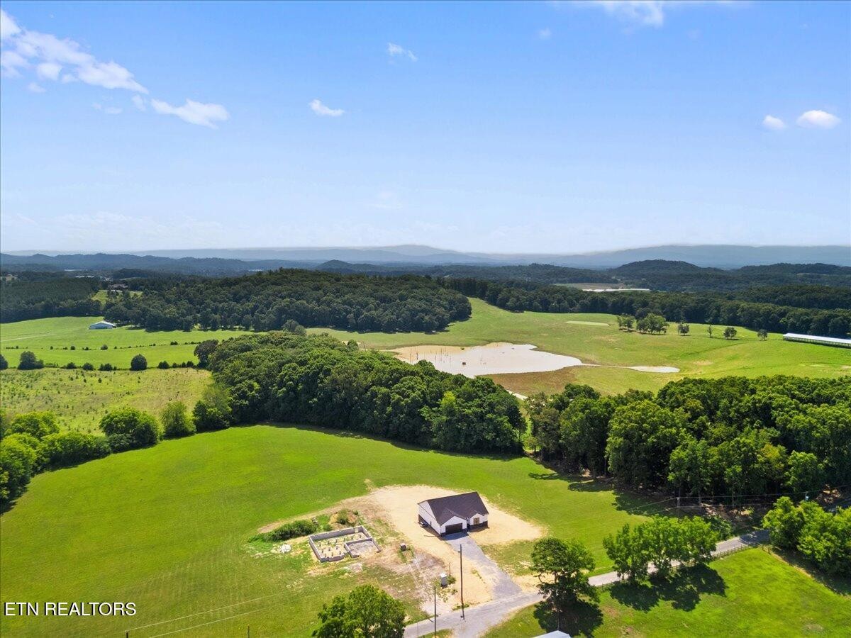 5817 Caldwell Road Loudon, TN 37774 - Photo 42 of 43 a view of a city with an ocean