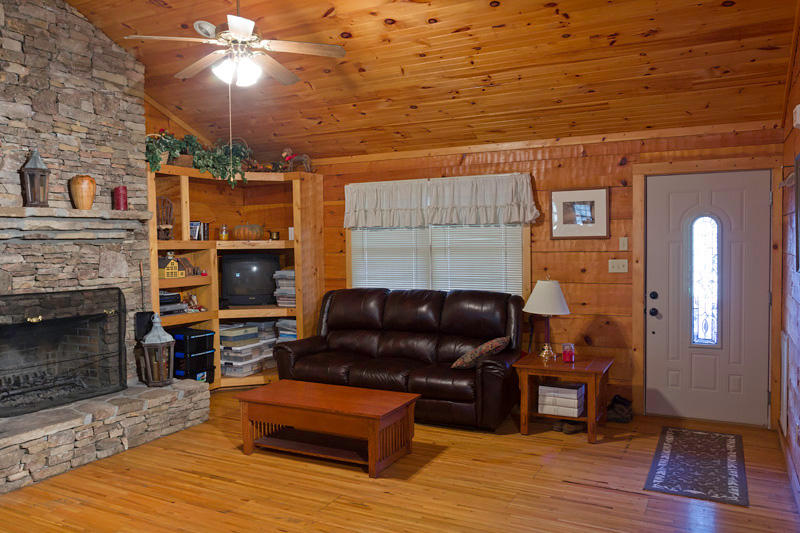 414 Laurel Trace Road Townsend, TN 37882 - Photo 3 of 15 Living room