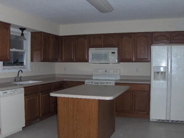 13411 West Division Road Yorktown, IN 47396 - Photo 3 of 9 Gallery Image 3