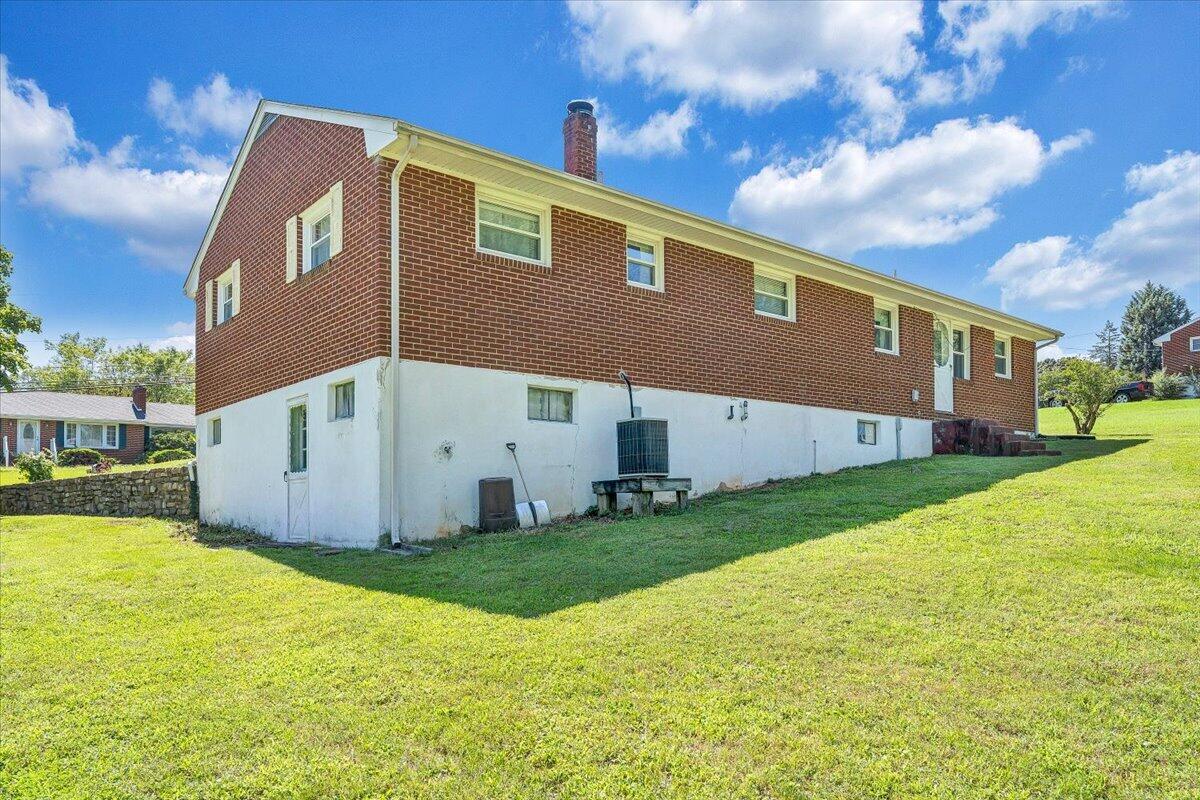 180 Blue Ridge Drive Blue Ridge, VA 24064 - Photo 39 of 43 39-MIB03166