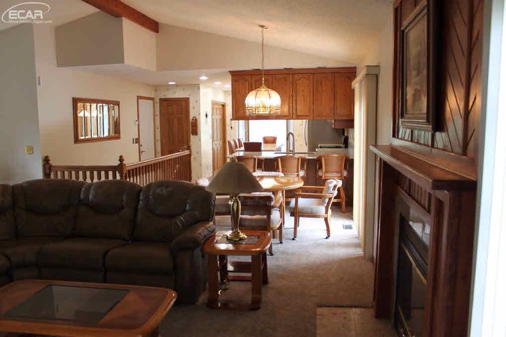 1030 North Linden Road Flint, MI 48532 - Photo 15 of 57 21304686-14.JPG