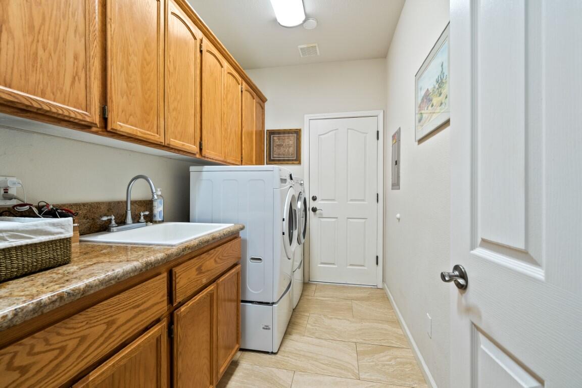 21750 Robledo Road Palo Cedro, CA 96073 - Photo 30 of 74 Laundry