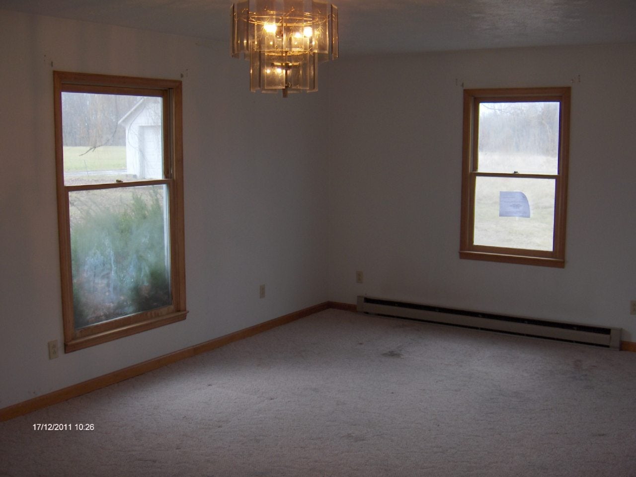 111 Weiss Road Ballard, WV 24918 - Photo 9 of 32 Living room