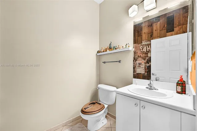 a view of a yard and a fountain