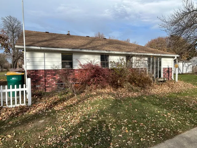 $209,900 | 471 1st Avenue Southwest, Glenville, MN 56036