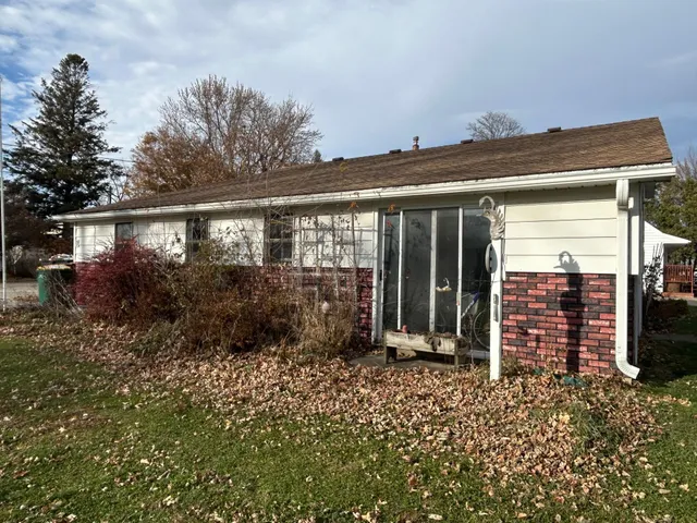 $209,900 | 471 1st Avenue Southwest, Glenville, MN 56036