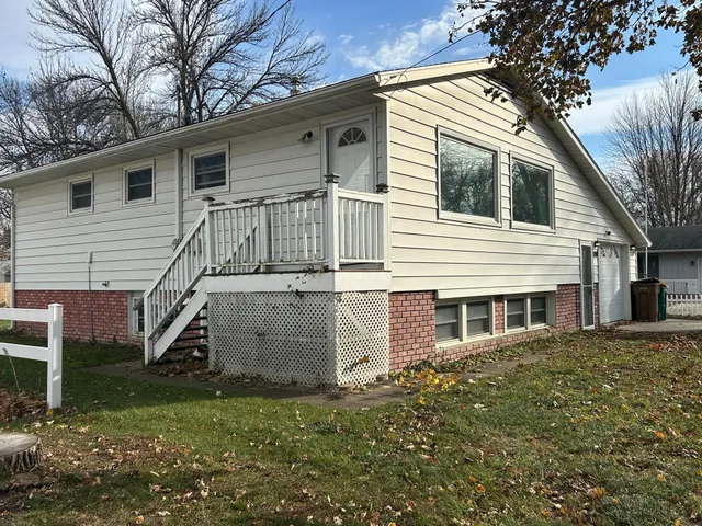 $209,900 | 471 1st Avenue Southwest, Glenville, MN 56036