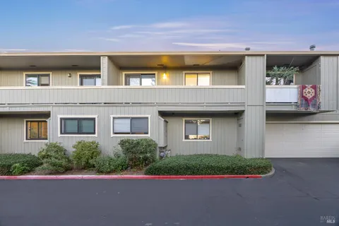 $425,000 | 720 Petaluma Boulevard South, Unit 30, Petaluma, CA 94952