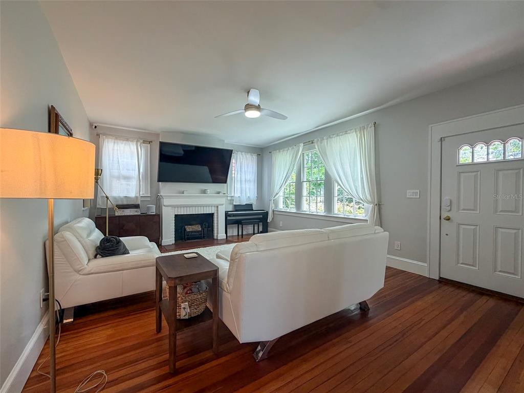 417 Southwest 10th Street Gainesville, FL 32601 - Photo 10 of 50