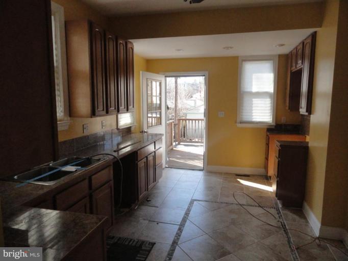 404 North Rock Glen Road Baltimore, MD 21229 - Photo 4 of 9 Kitchen