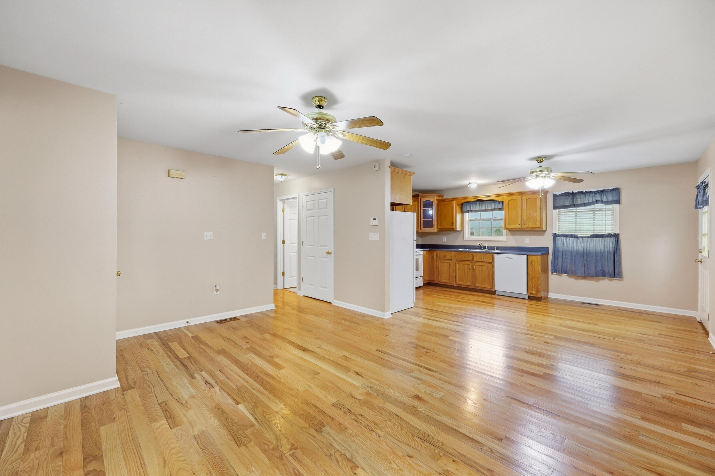 1443 Wisemantown Road Irvine, KY 40336 - Photo 13 of 27 IMG_7899
