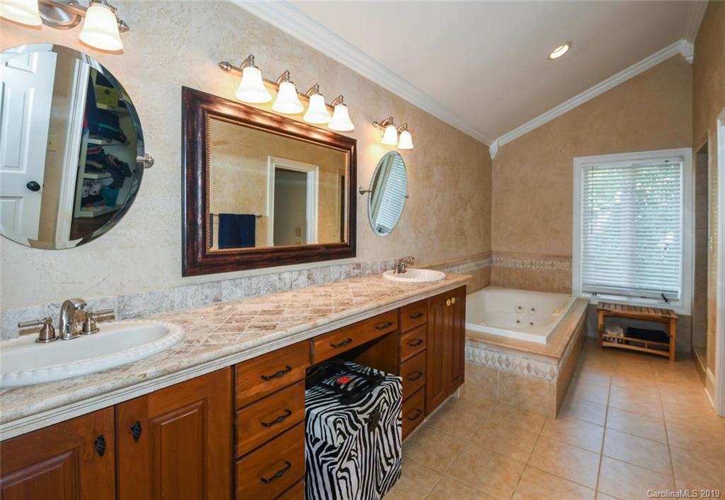 8134 Raintree Lane Charlotte, NC 28277 - Photo 18 of 24 Gallery Image 18