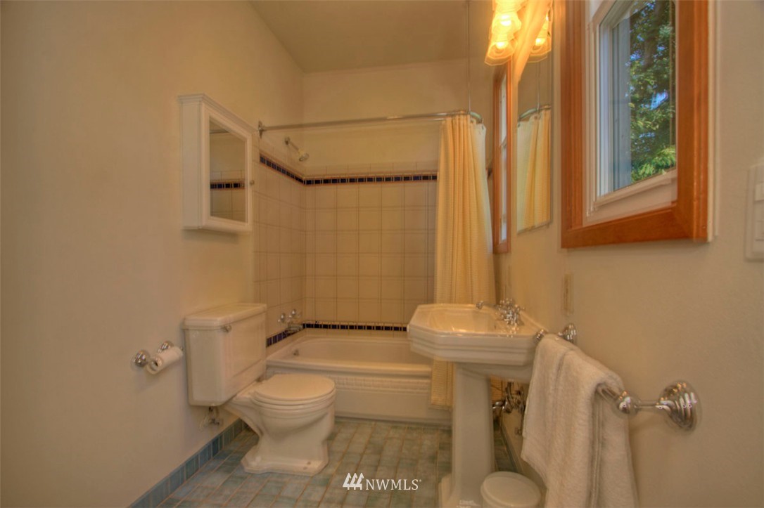 706 North 63rd Street Seattle, WA 98103 - Photo 11 of 23 Gallery Image 11