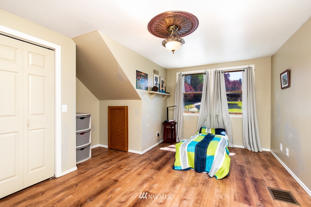 6815 Skipley Road Snohomish, WA 98290 - Photo 22 of 36 a view of an entryway with wooden floor