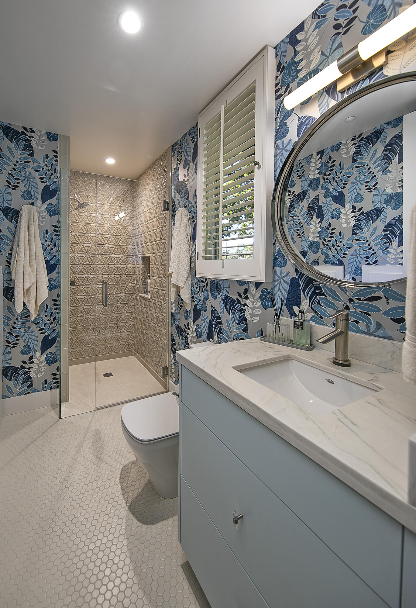 1138 Hill Road Santa Barbara, CA 93108 - Photo 18 of 25 a bathroom with a sink a toilet and shower