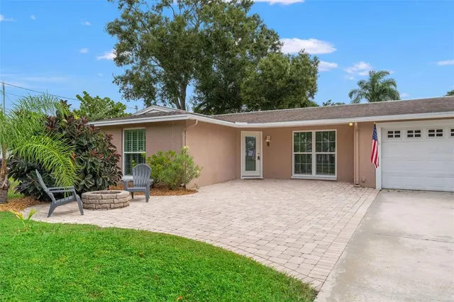 a view of a house with a backyard