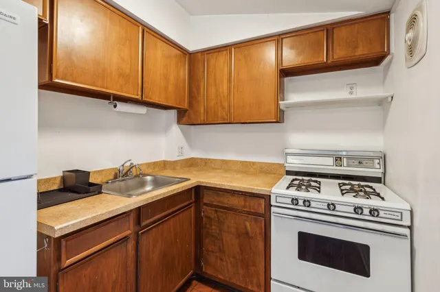 $650,000 | 2304 Waverly Street, Philadelphia, PA 19146