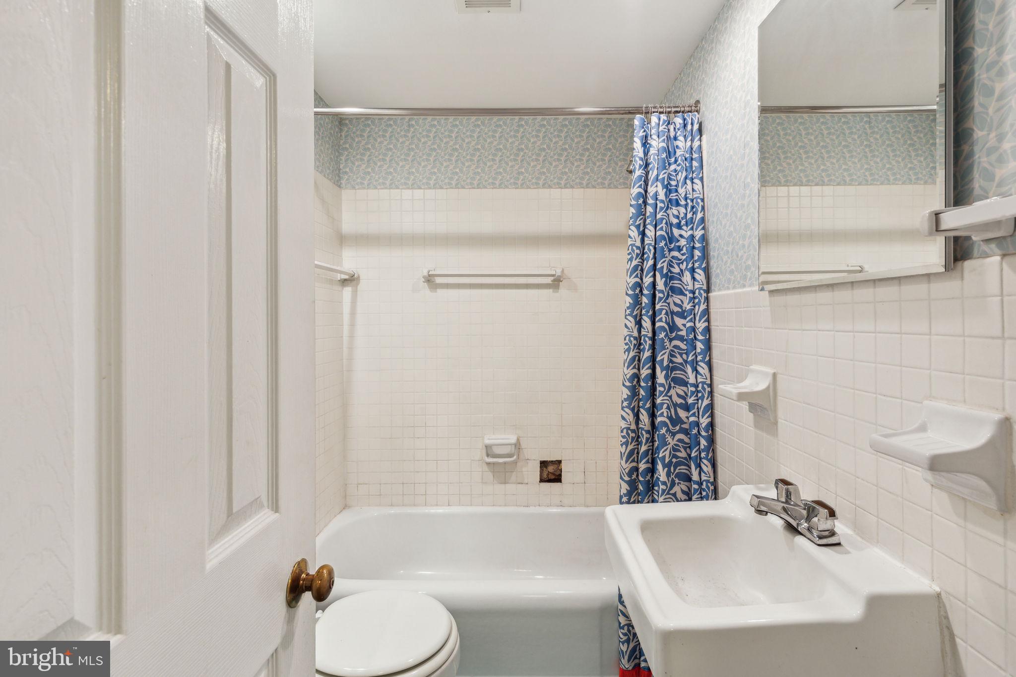 2304 Waverly Street Philadelphia, PA 19146 - Photo 21 of 30