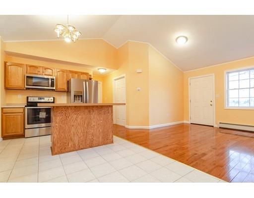 14 Blake Street Worcester, MA 01604 - Photo 4 of 24 Gallery Image 4