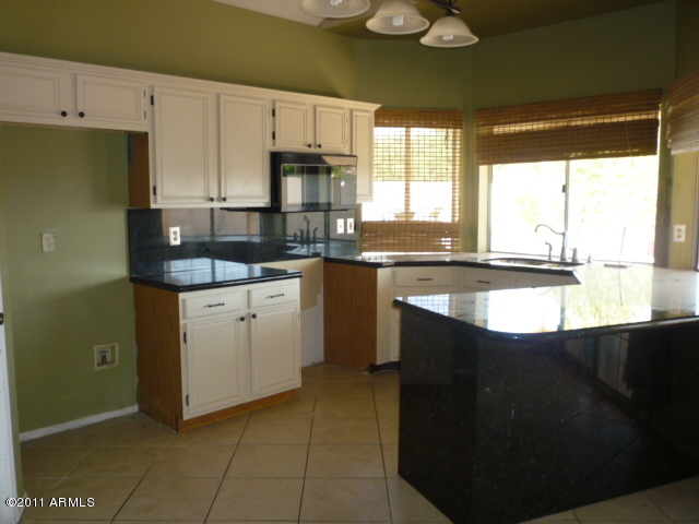 1437 East Mineral Road Gilbert, AZ 85234 - Photo 6 of 36 kitchen3