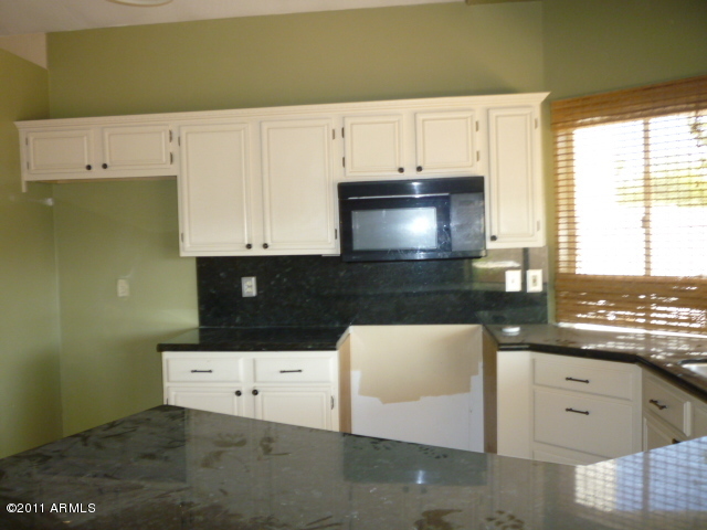 1437 East Mineral Road Gilbert, AZ 85234 - Photo 7 of 36 kitchen