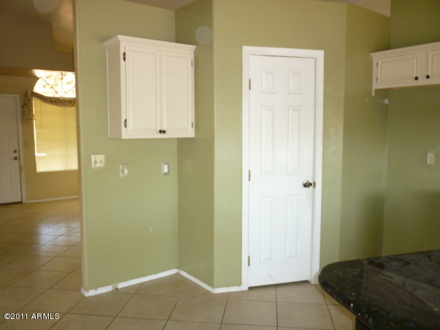 1437 East Mineral Road Gilbert, AZ 85234 - Photo 8 of 36 kitchen4