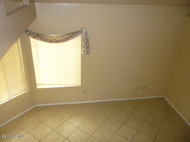 1437 East Mineral Road Gilbert, AZ 85234 - Photo 10 of 36 living2