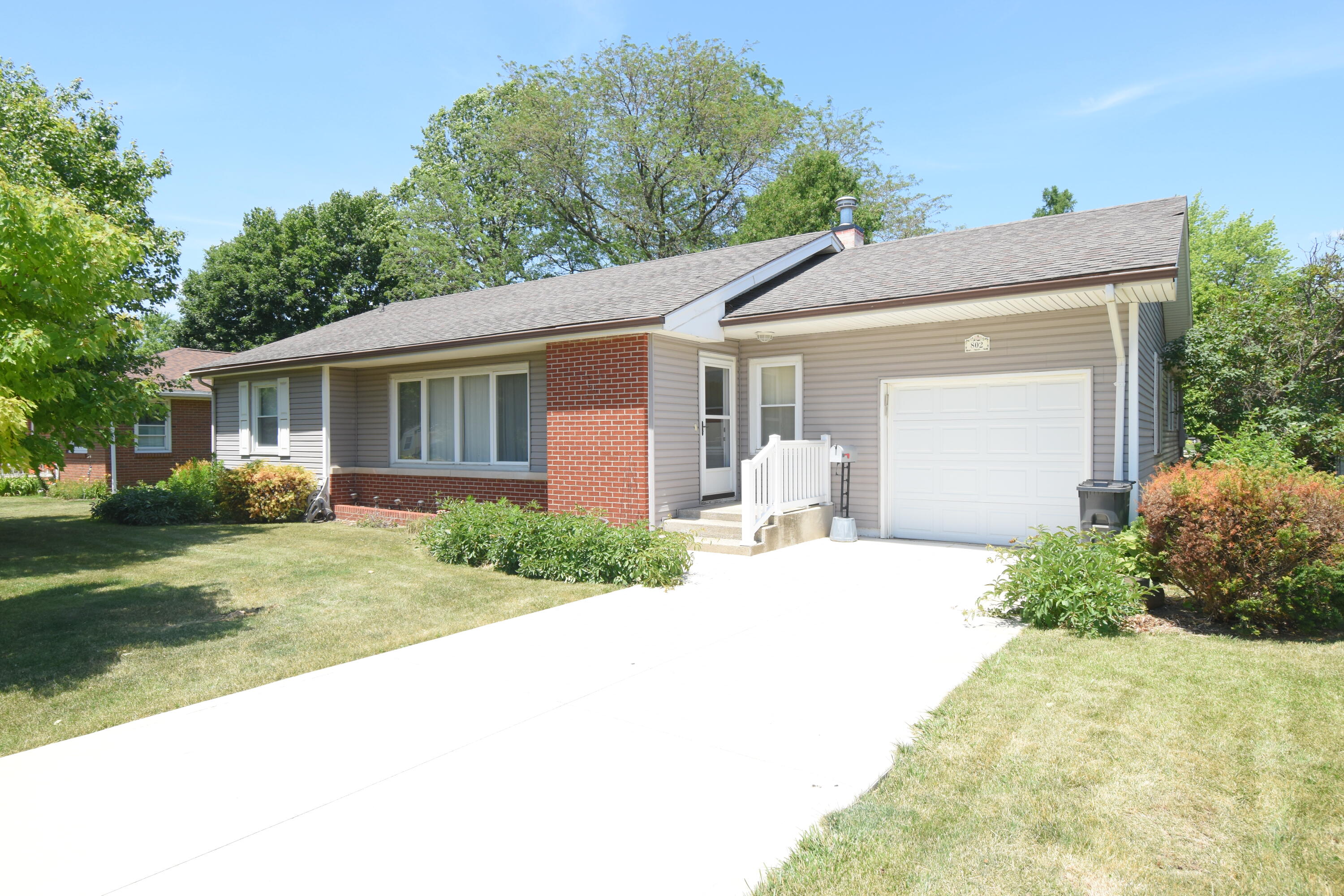 802 East Thompson Street Rensselaer, IN 47978 - Photo 1 of 32 3000x2000