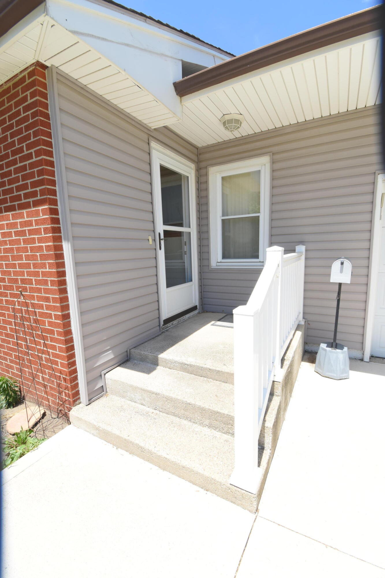 802 East Thompson Street Rensselaer, IN 47978 - Photo 2 of 32 1333x2000