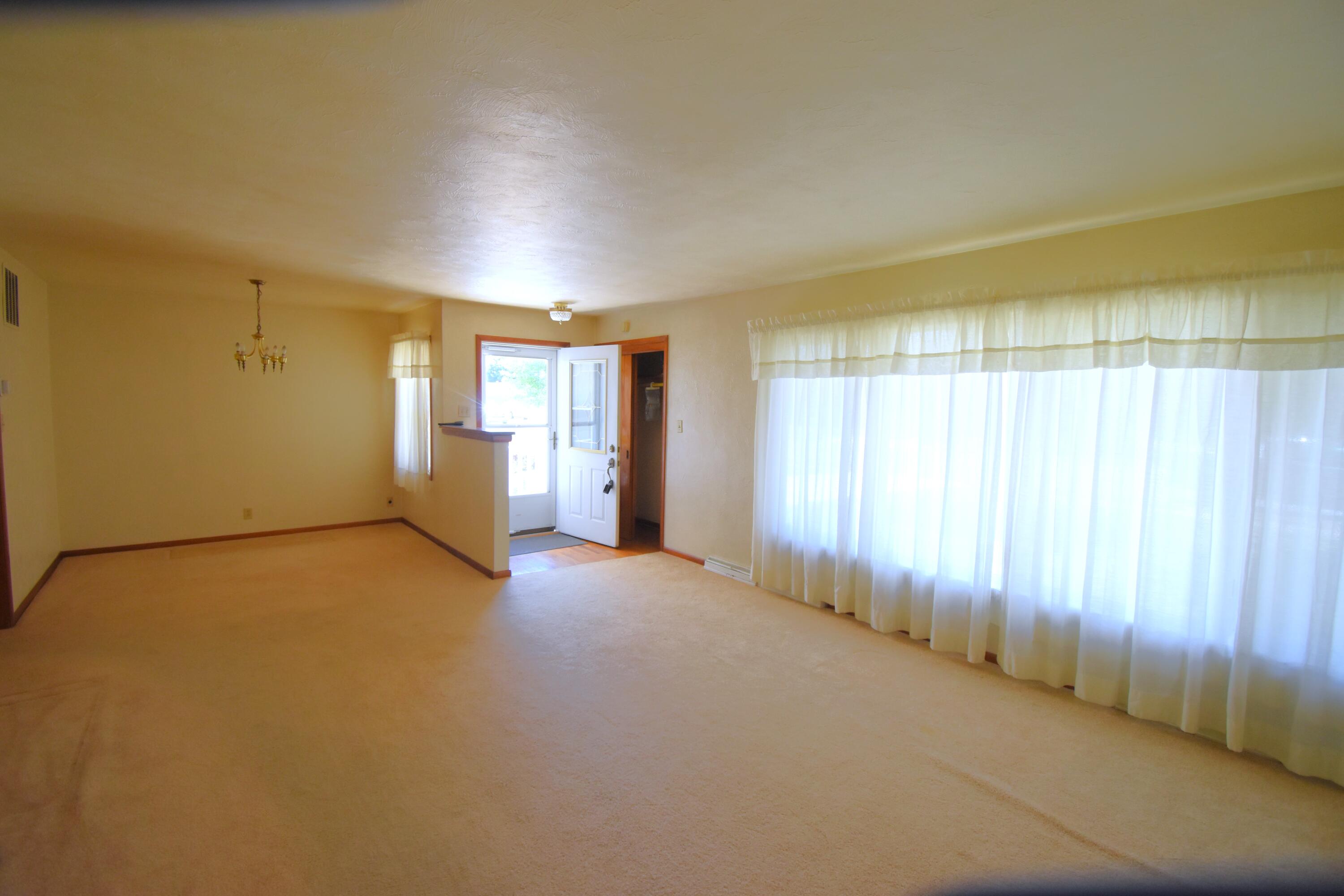 802 East Thompson Street Rensselaer, IN 47978 - Photo 5 of 32 3000x2000