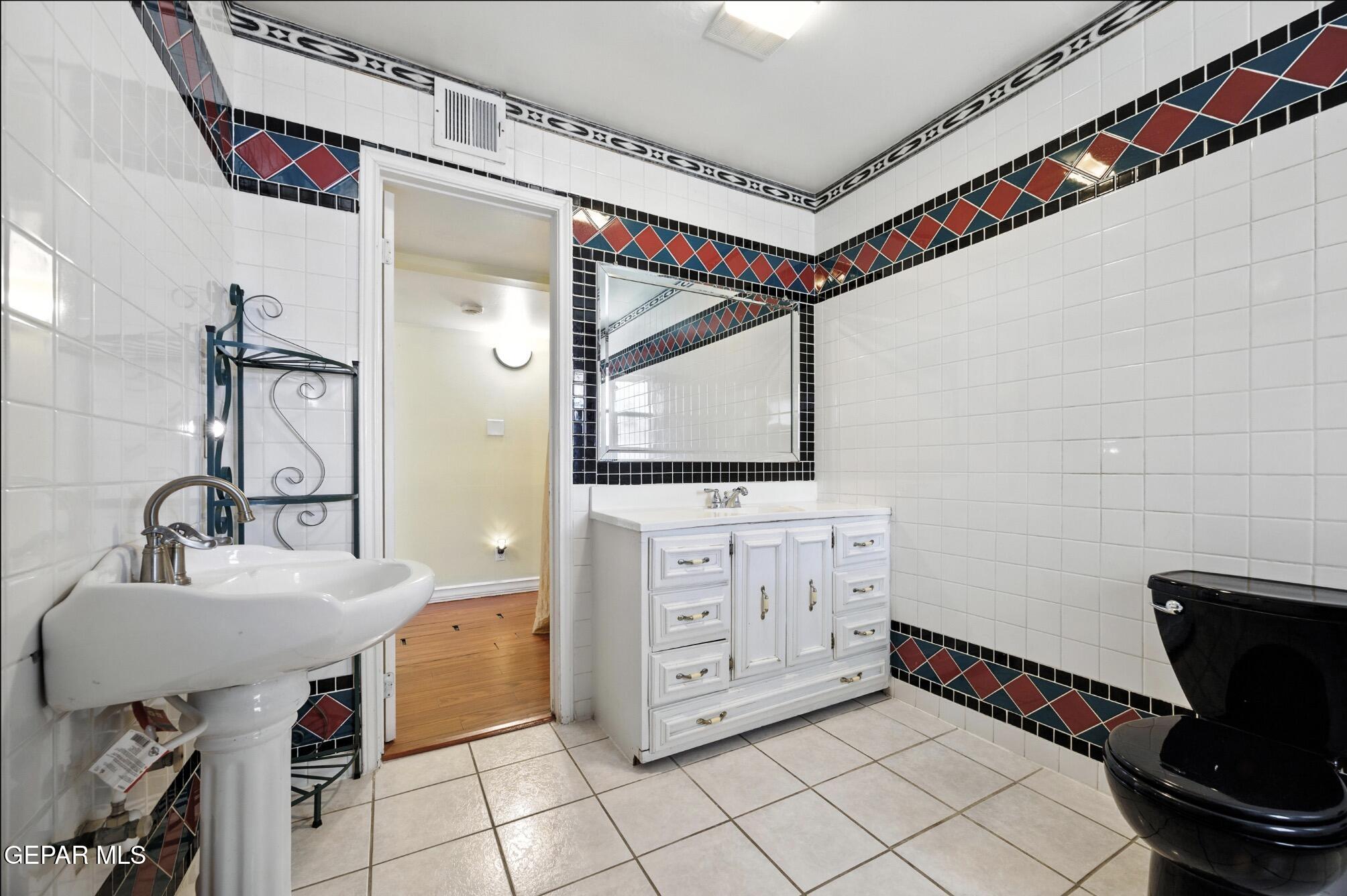 190 Polo Inn Road El Paso, TX 79915 - Photo 25 of 58 a bathroom with a sink a toilet and mirror