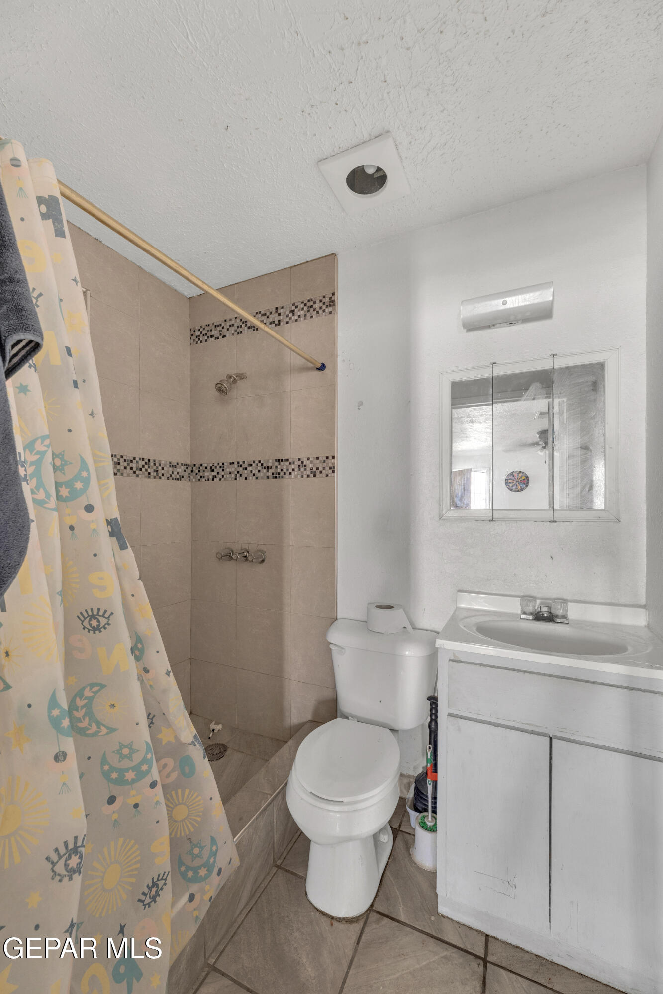 190 Polo Inn Road El Paso, TX 79915 - Photo 51 of 58 a bathroom with a sink toilet and shower