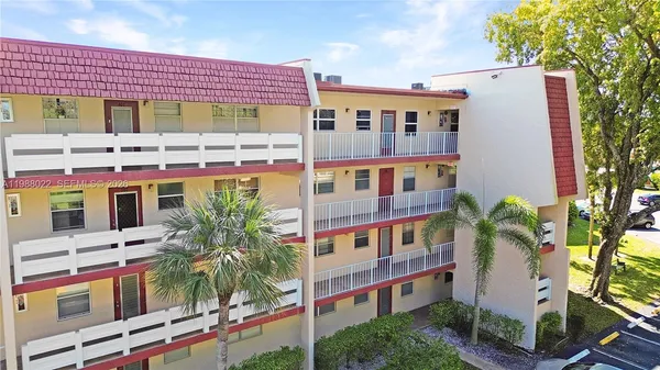 $1,550 | 1030 Country Club Drive, Unit 309, Margate, FL 33063