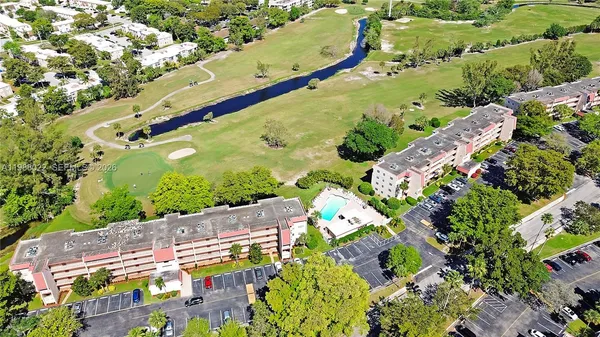 $1,550 | 1030 Country Club Drive, Unit 309, Margate, FL 33063