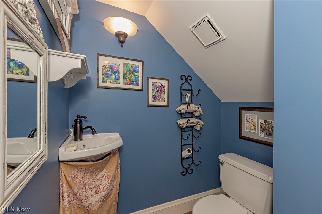 3095 Fairfax Road Cleveland, OH 44118 - Photo 21 of 35