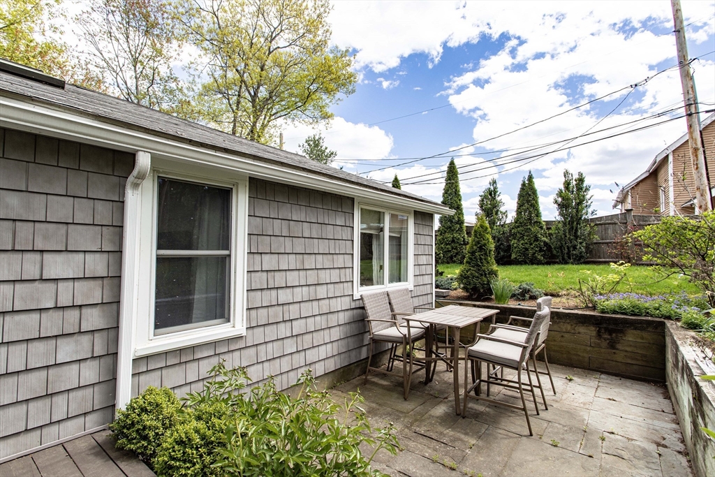 97 Dudley Road Wayland, MA 01778 - Photo 5 of 36 Gallery Image 5