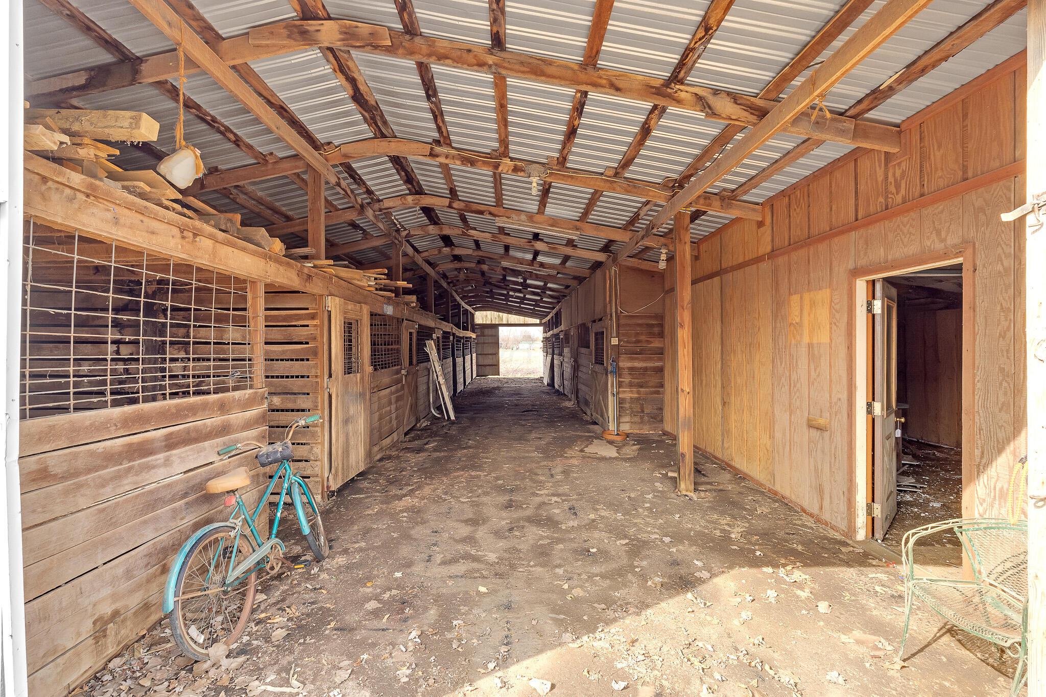 12281 London Road Orient, OH 43146 - Photo 23 of 31 Horse Stalls