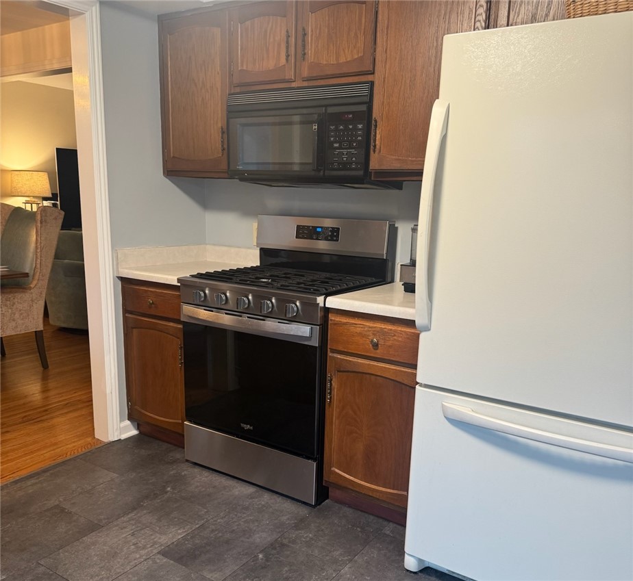 75 Parkwood Avenue Rochester, NY 14620 - Photo 8 of 28