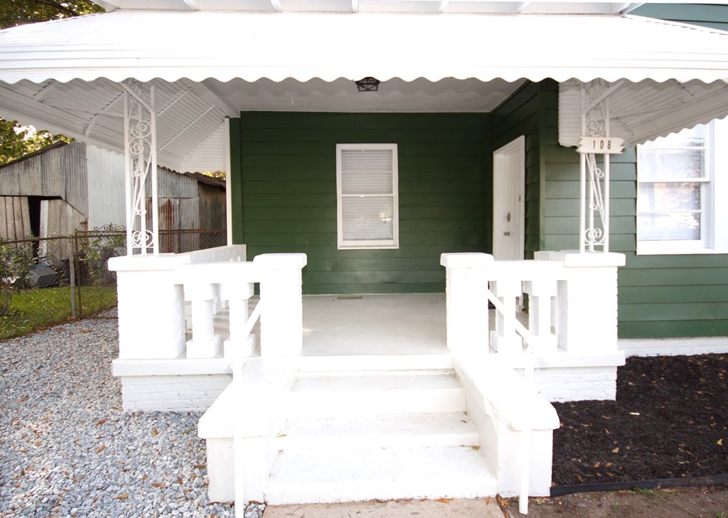 108 27th Street Columbus, GA 31904 - Photo 4 of 26 a view of a house with many windows
