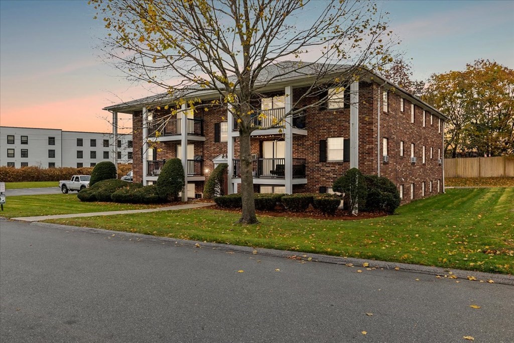 6 Walker Road, Unit 2 North Andover, MA 01845 - Photo 1 of 35 Gallery Image 1