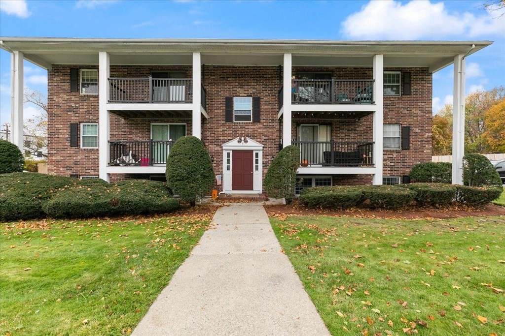 6 Walker Road, Unit 2 North Andover, MA 01845 - Photo 3 of 35 Gallery Image 3
