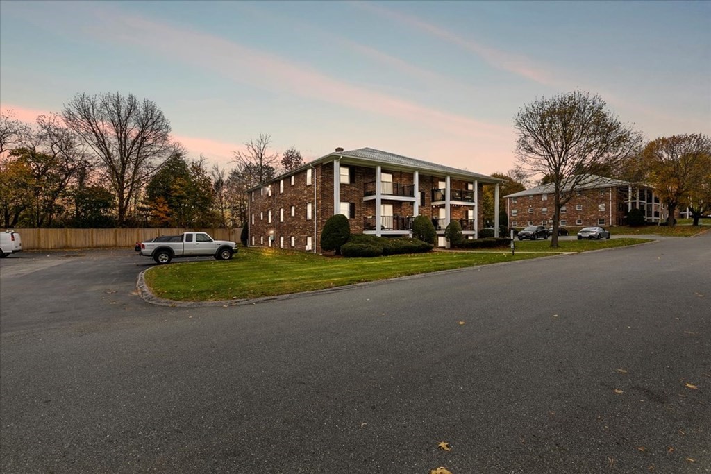 6 Walker Road, Unit 2 North Andover, MA 01845 - Photo 4 of 35 Gallery Image 4