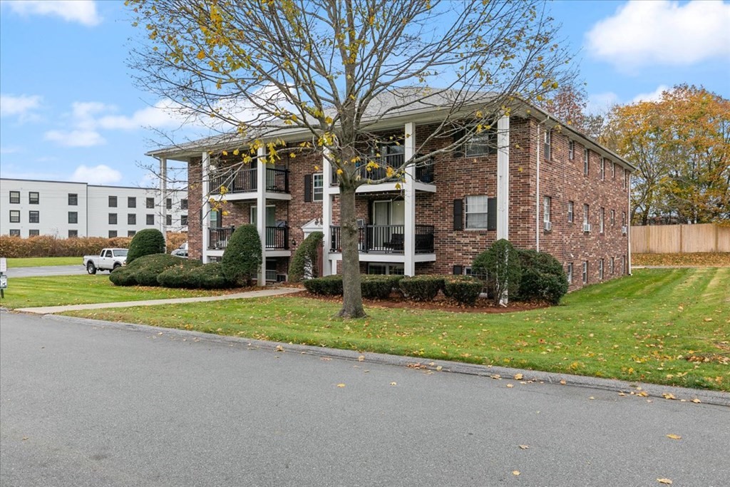 6 Walker Road, Unit 2 North Andover, MA 01845 - Photo 5 of 35 Gallery Image 5