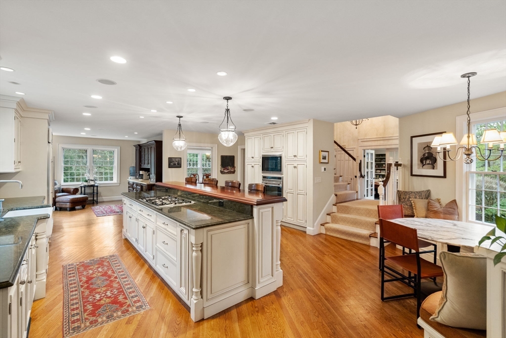 162 Far Reach Road Westwood, MA 02090 - Photo 4 of 40