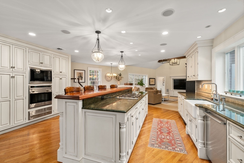 162 Far Reach Road Westwood, MA 02090 - Photo 5 of 40