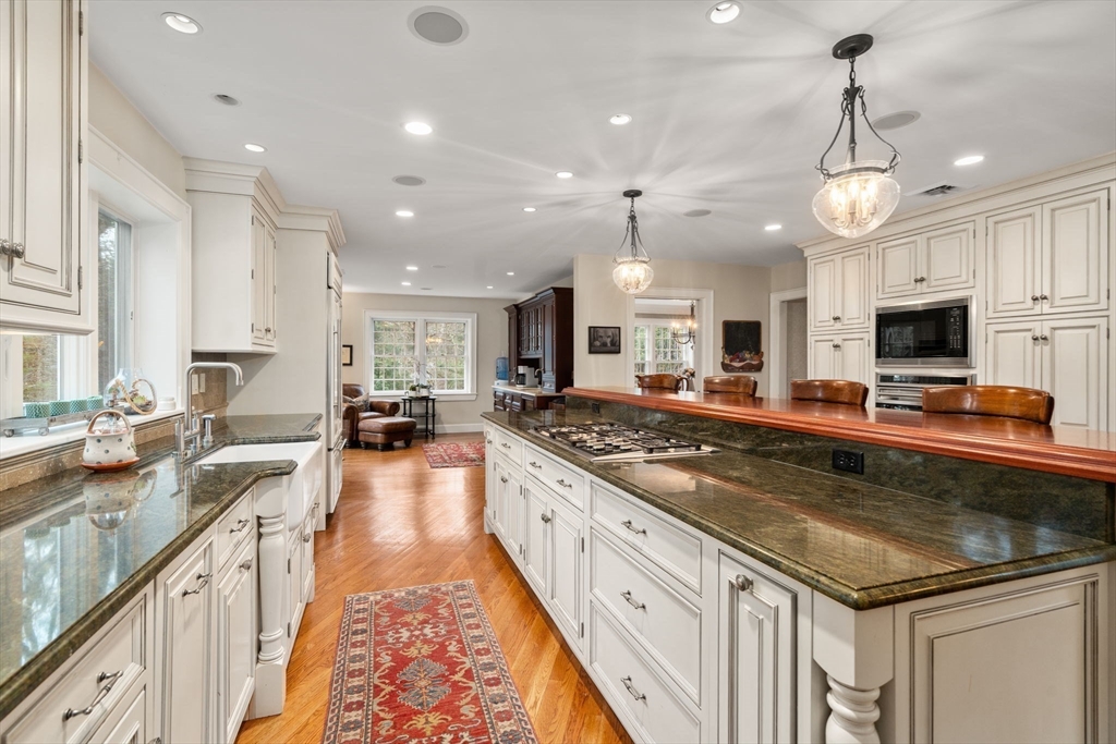 162 Far Reach Road Westwood, MA 02090 - Photo 6 of 40