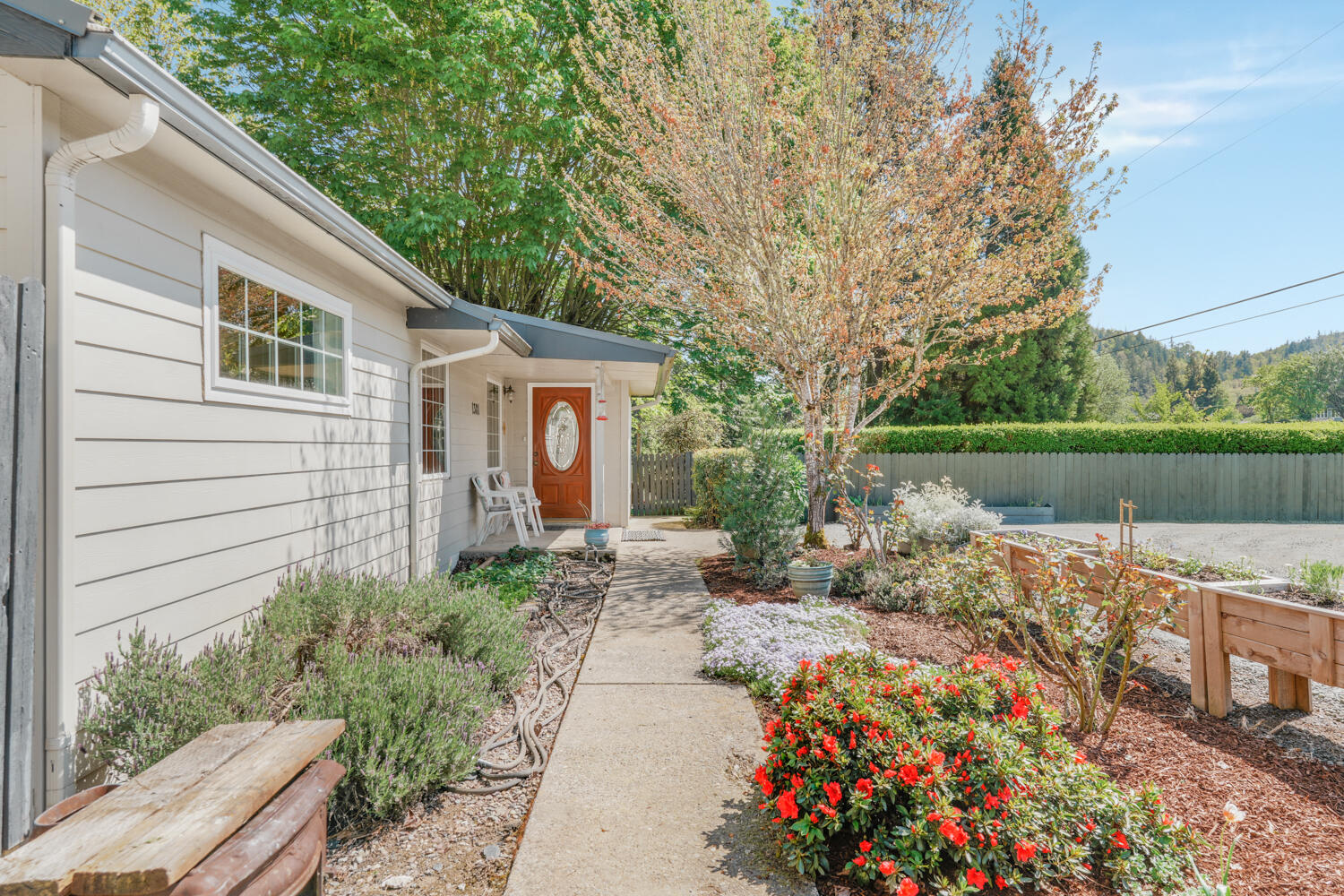 1381 Oak Hill Road Roseburg, OR 97471 - Photo 5 of 47 DSC00886