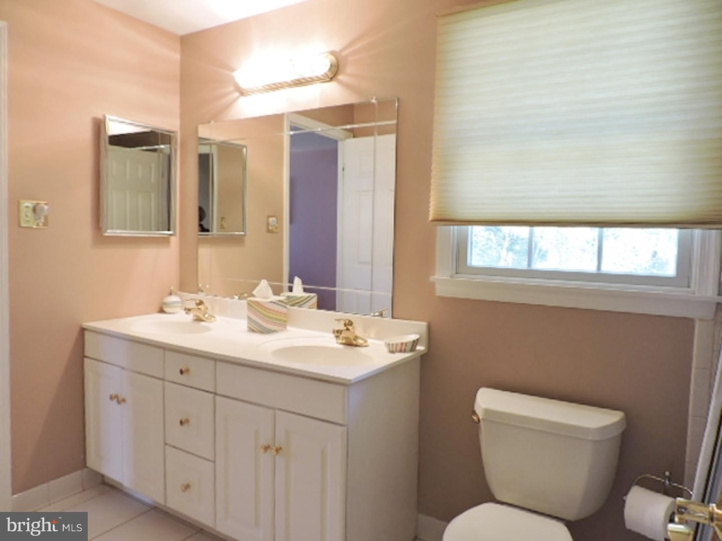 505 Wellfleet Road Riverton, NJ 08077 - Photo 14 of 19 Bathroom